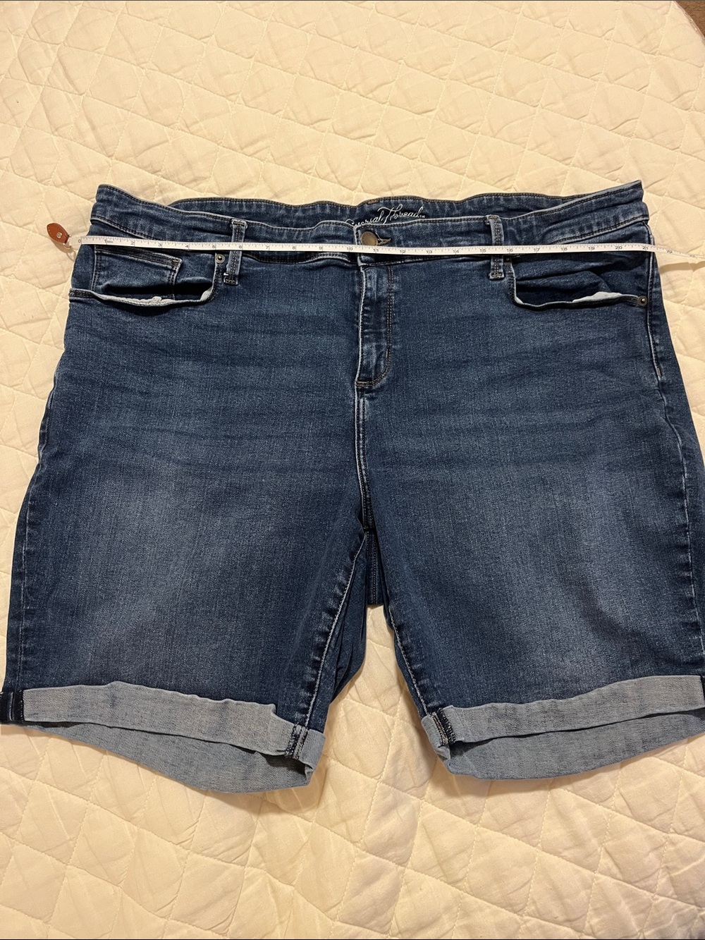 Universal Thread Mid Rise Bermuda 24 24W - Picture 2 of 6